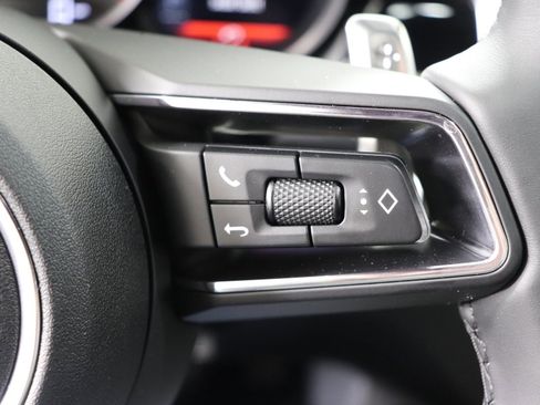 Certified 2025 Porsche Macan AWD/4WD image 23