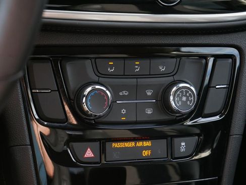 Used 2021 Buick Encore Preferred FWD image 21