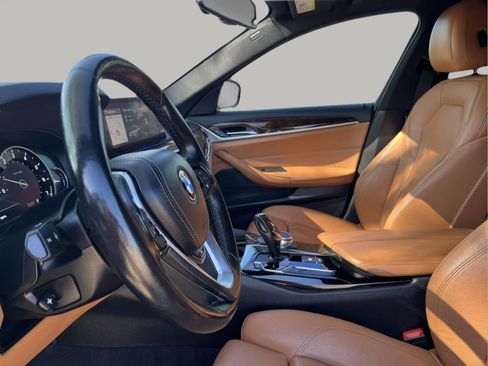 Used 2019 BMW 530i xDrive w/ Premium Package image 25