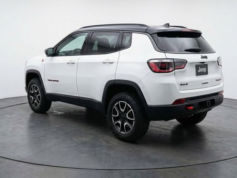 Used 2025 Jeep Compass Trailhawk AWD/4WD image 6