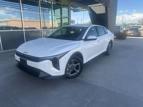 Used 2025 Kia K4 FWD image 1