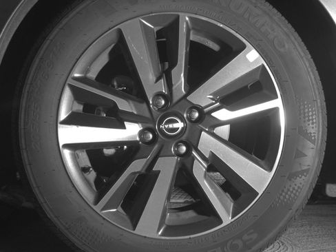 Used 2025 Nissan Versa SV FWD image 12