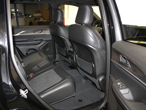 New 2026 Jeep Grand Cherokee Altitude AWD/4WD image 32
