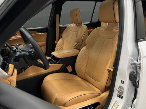 Used 2024 Jeep Grand Cherokee L Summit AWD/4WD image 9