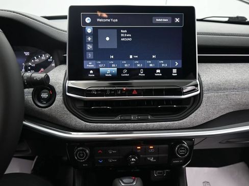 Used 2022 Jeep Compass Latitude FWD image 19