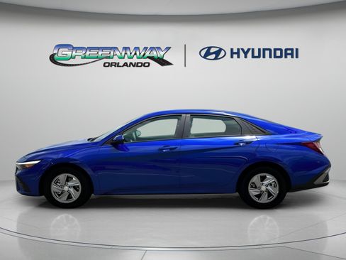 Certified 2025 Hyundai Elantra SE FWD image 11