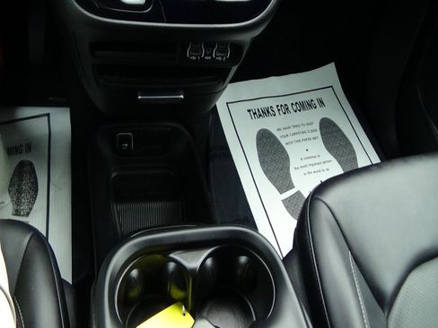 Certified 2025 Chrysler Pacifica Select FWD image 25