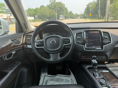Used 2016 Volvo XC90 T6 Momentum w/ Momentum Plus Package AWD/4WD image 16