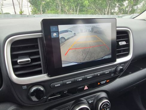 Used 2025 Hyundai Venue SEL FWD image 14