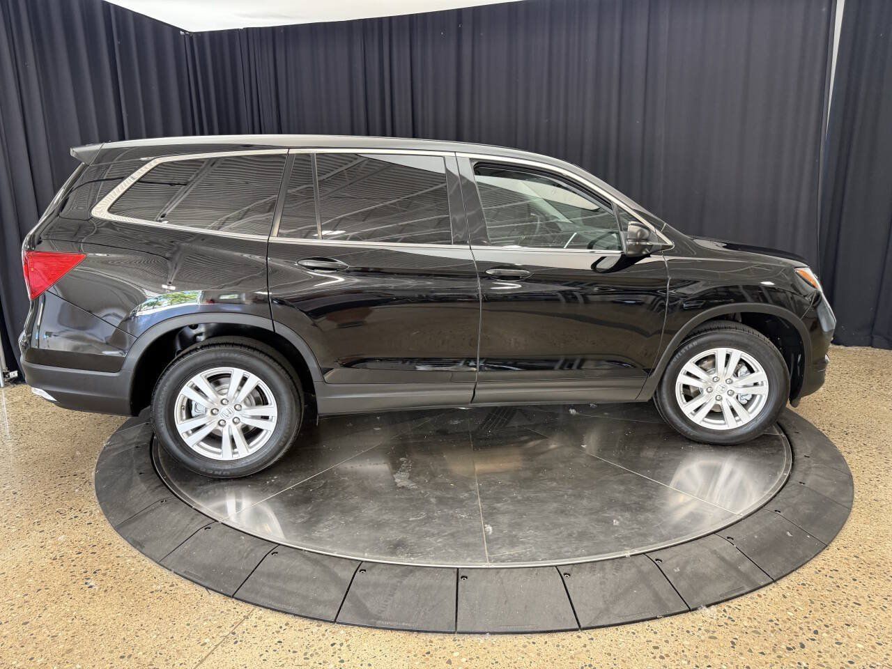 Used 2017 Honda Pilot LX image 10