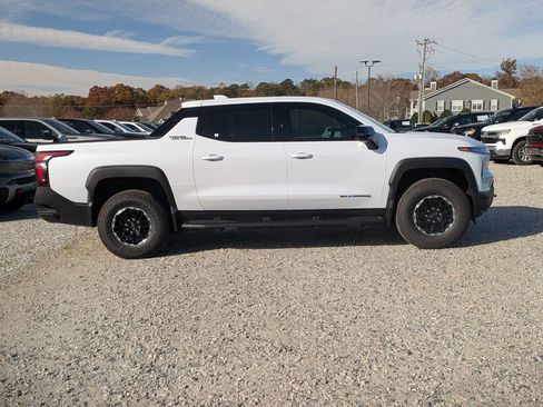 New 2026 Chevrolet Silverado EV Trail Boss image 9