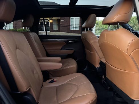 Used 2021 Toyota Highlander Platinum image 22