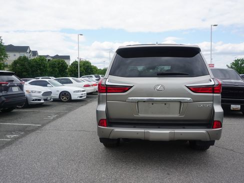 Used 2018 Lexus LX 570 4WD w/ Luxury Package image 4