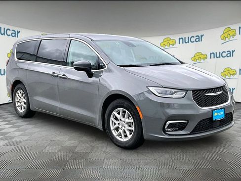Used 2023 Chrysler Pacifica Touring-L FWD image 1