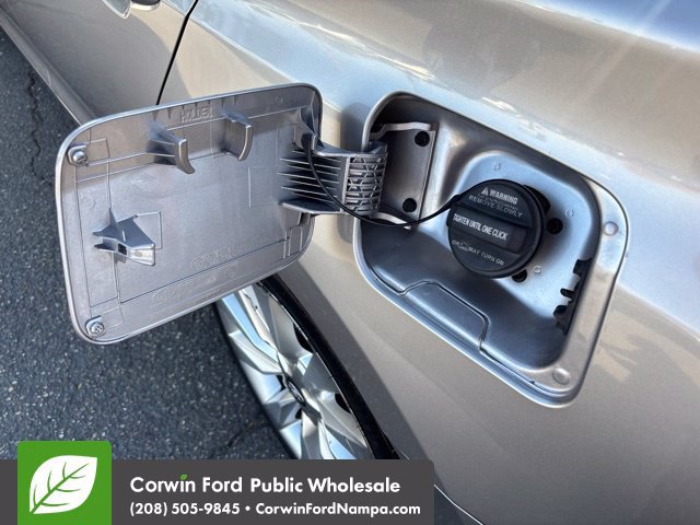 Used 2014 Hyundai Azera Limited w/ Option Group 02 FWD image 10