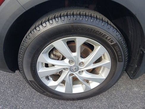 Used 2019 Hyundai Tucson SE image 2