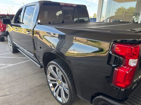 Used 2022 Chevrolet Silverado 1500 High Country w/ High Country Premium Package AWD/4WD image 13