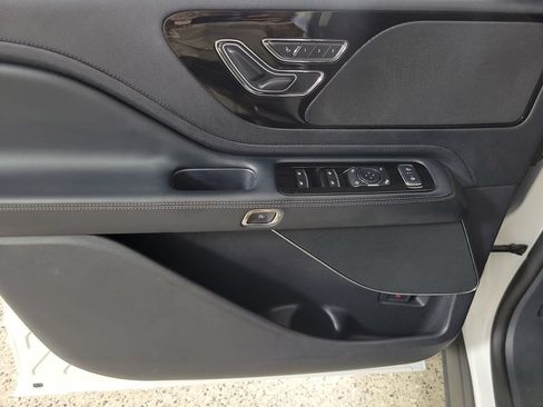 Certified 2025 Lincoln Aviator 2WD w/ Jet Appearance Package image 39