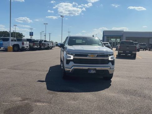 Certified 2025 Chevrolet Silverado 1500 LT AWD/4WD image 3