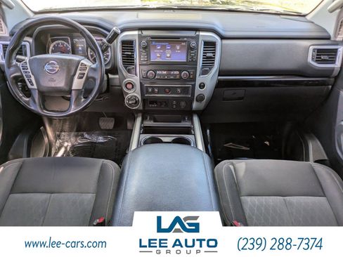 Used 2017 Nissan Titan SV image 11