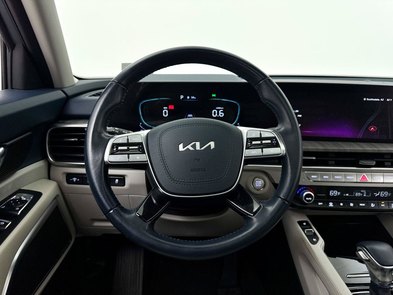 Used 2024 Kia Telluride EX w/ EX Captain's Chair Package FWD image 4