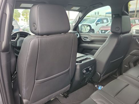 Used 2024 Chevrolet Suburban LT RWD image 10