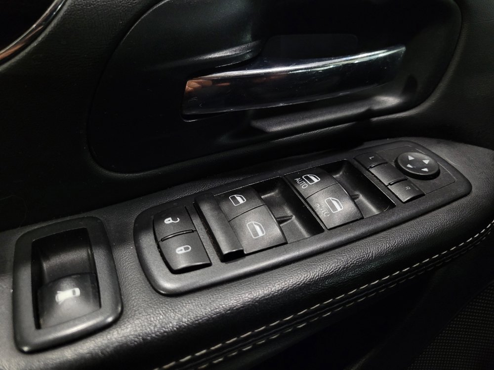 Used 2016 Dodge Grand Caravan SE FWD image 27