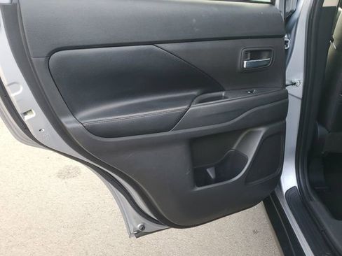 Used 2016 Mitsubishi Outlander SEL image 11