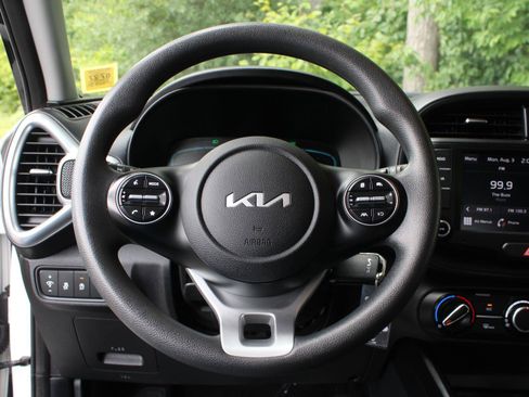 Used 2023 Kia Soul LX w/ Option Group 015 FWD image 11