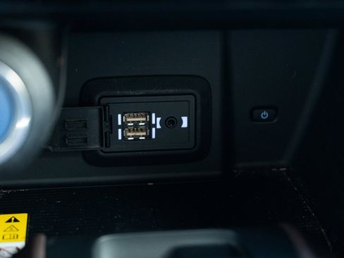 Used 2021 Toyota Venza Limited image 33