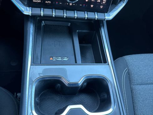 Used 2025 GMC Acadia Elevation image 30