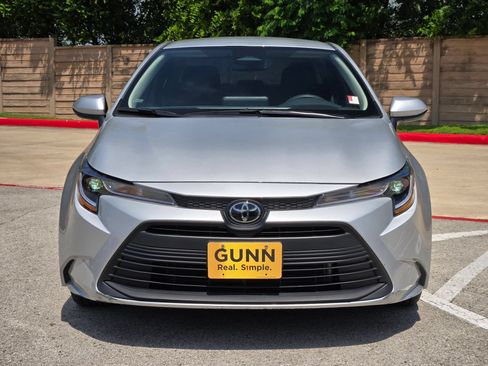 Used 2025 Toyota Corolla LE FWD image 8
