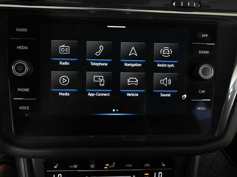 Certified 2022 Volkswagen Tiguan SE w/ Panoramic Sunroof Package AWD/4WD image 24
