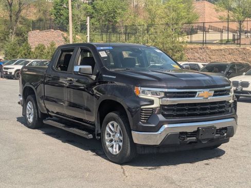Used 2022 Chevrolet Silverado 1500 LT image 3