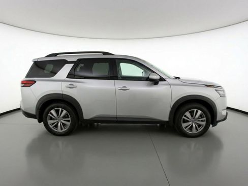 Used 2025 Nissan Pathfinder SV image 11