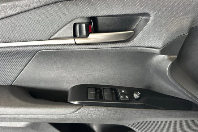 Used 2025 Toyota Camry SE FWD image 12