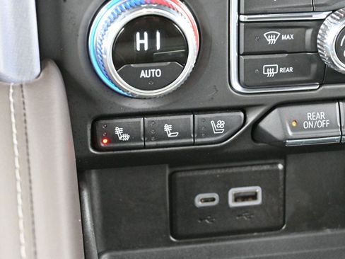 Used 2024 GMC Yukon XL SLT w/ SLT Luxury Package image 23