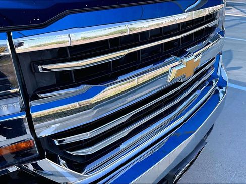 Used 2018 Chevrolet Silverado 1500 LT w/ Texas Edition image 30