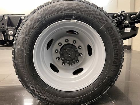 New 2026 Ford F550 4x4 Crew Cab image 7