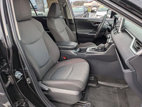 Used 2025 Toyota RAV4 XLE image 25