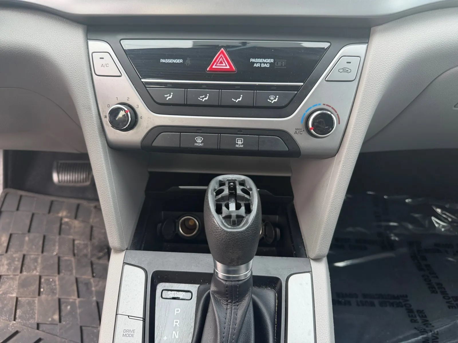 Used 2017 Hyundai Elantra SE FWD image 12