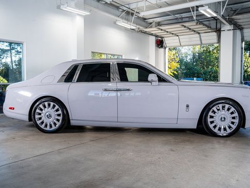 Used 2022 Rolls-Royce Phantom Sedan image 5