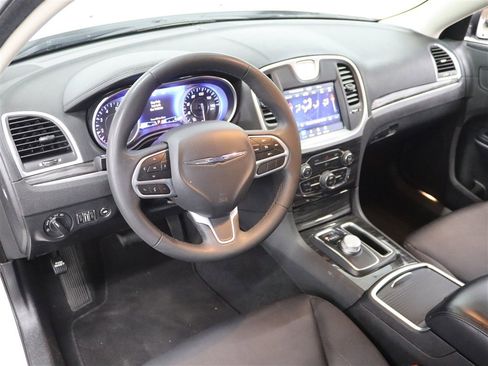Used 2022 Chrysler 300 Touring image 22