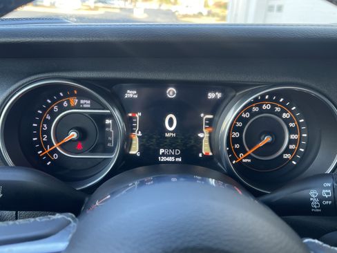 Used 2018 Jeep Wrangler Unlimited Sahara image 20