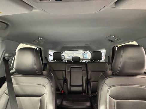 Used 2023 Ford Explorer XLT w/ Equipment Group 202A image 29