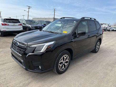 Used 2023 Subaru Forester Premium image 1