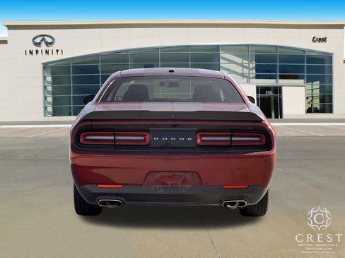 Used 2019 Dodge Challenger SXT w/ Blacktop Package image 4