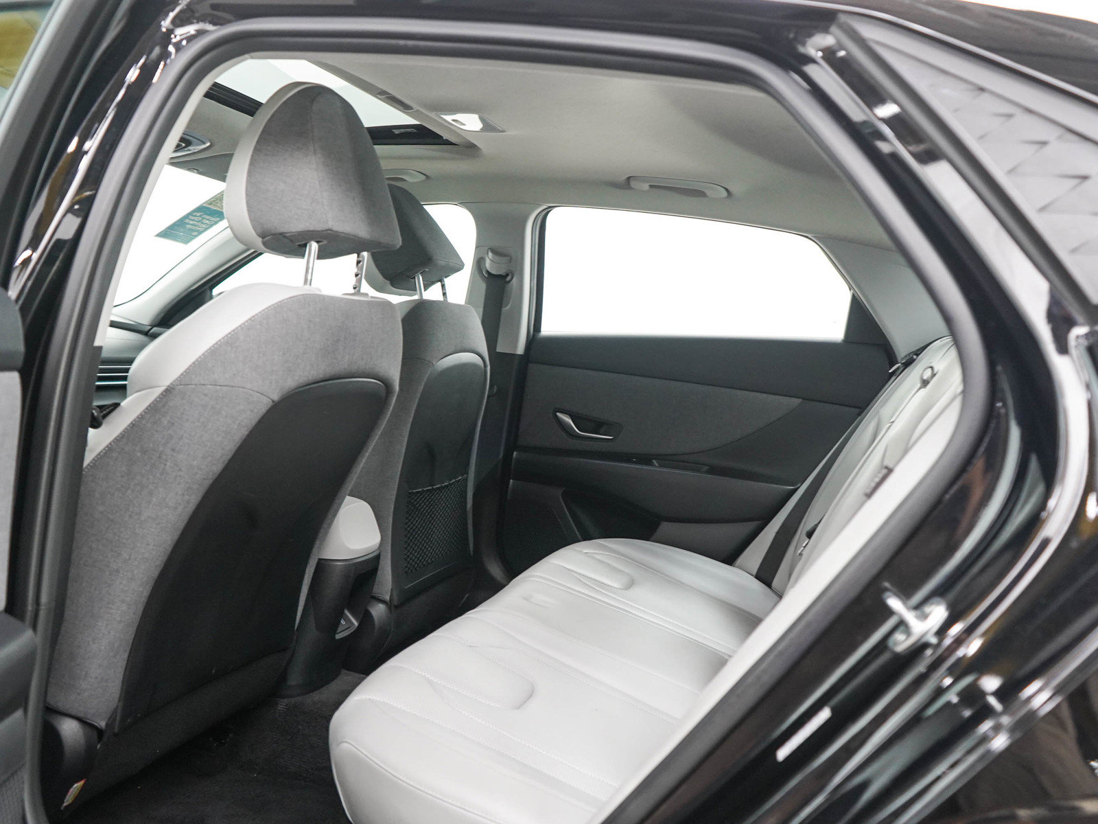 Used 2024 Hyundai Elantra Limited FWD image 16