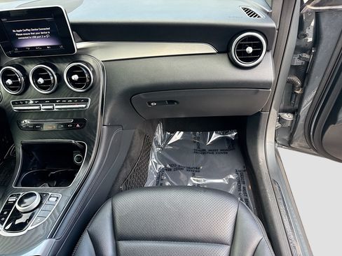 Used 2019 Mercedes-Benz GLC 300 image 17