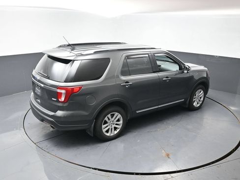 Used 2018 Ford Explorer XLT w/ Equipment Group 202A AWD/4WD image 12